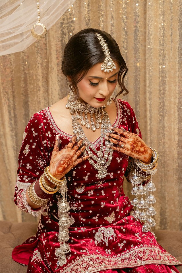 Banpreet’s wedding jewelry and kaleere in close detail