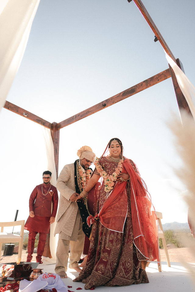 Shachi and Roni beneath the mandap